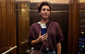 vivienne-van-den-assem-in-lift